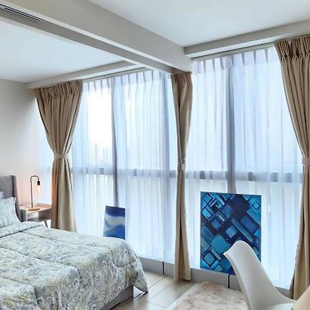 Cosy Executive 1 Bedroom Uptown Parksuites Ultra Fast Internet Manila Exterior photo