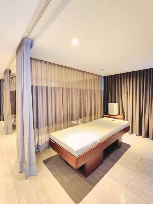 Cosy Executive 1 Bedroom Uptown Parksuites Ultra Fast Internet Manila Exterior photo