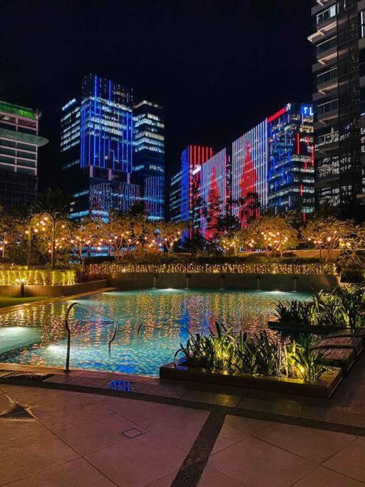 Cosy Executive 1 Bedroom Uptown Parksuites Ultra Fast Internet Manila Exterior photo