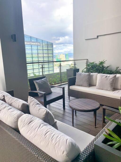 Cosy Executive 1 Bedroom Uptown Parksuites Ultra Fast Internet Manila Exterior photo