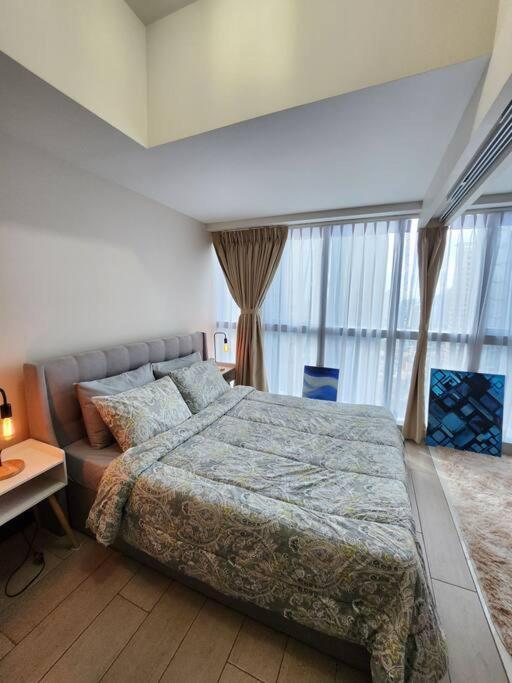Cosy Executive 1 Bedroom Uptown Parksuites Ultra Fast Internet Manila Exterior photo