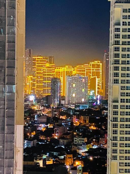 Cosy Executive 1 Bedroom Uptown Parksuites Ultra Fast Internet Manila Exterior photo